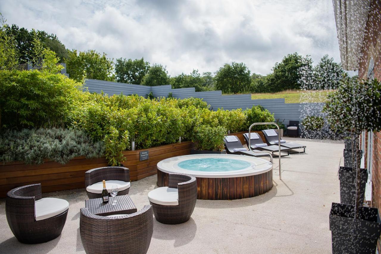 Lakeside Park Hotel & Spa Fishbourne  Exterior foto