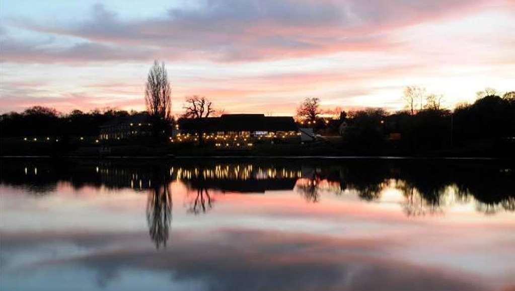 Lakeside Park Hotel & Spa Fishbourne  Exterior foto